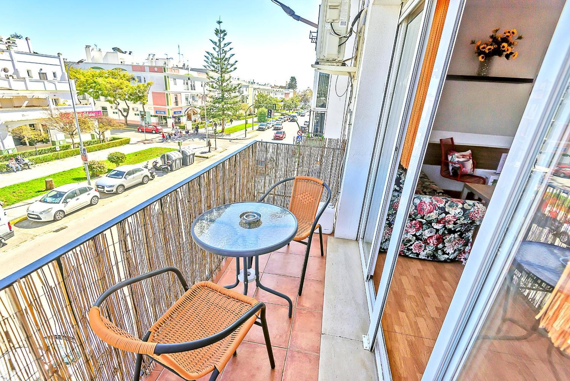 Plaza De Toros 3-Bedroom Apartment With Balcony إل بويرتو دي سانتا ماريا المظهر الخارجي الصورة